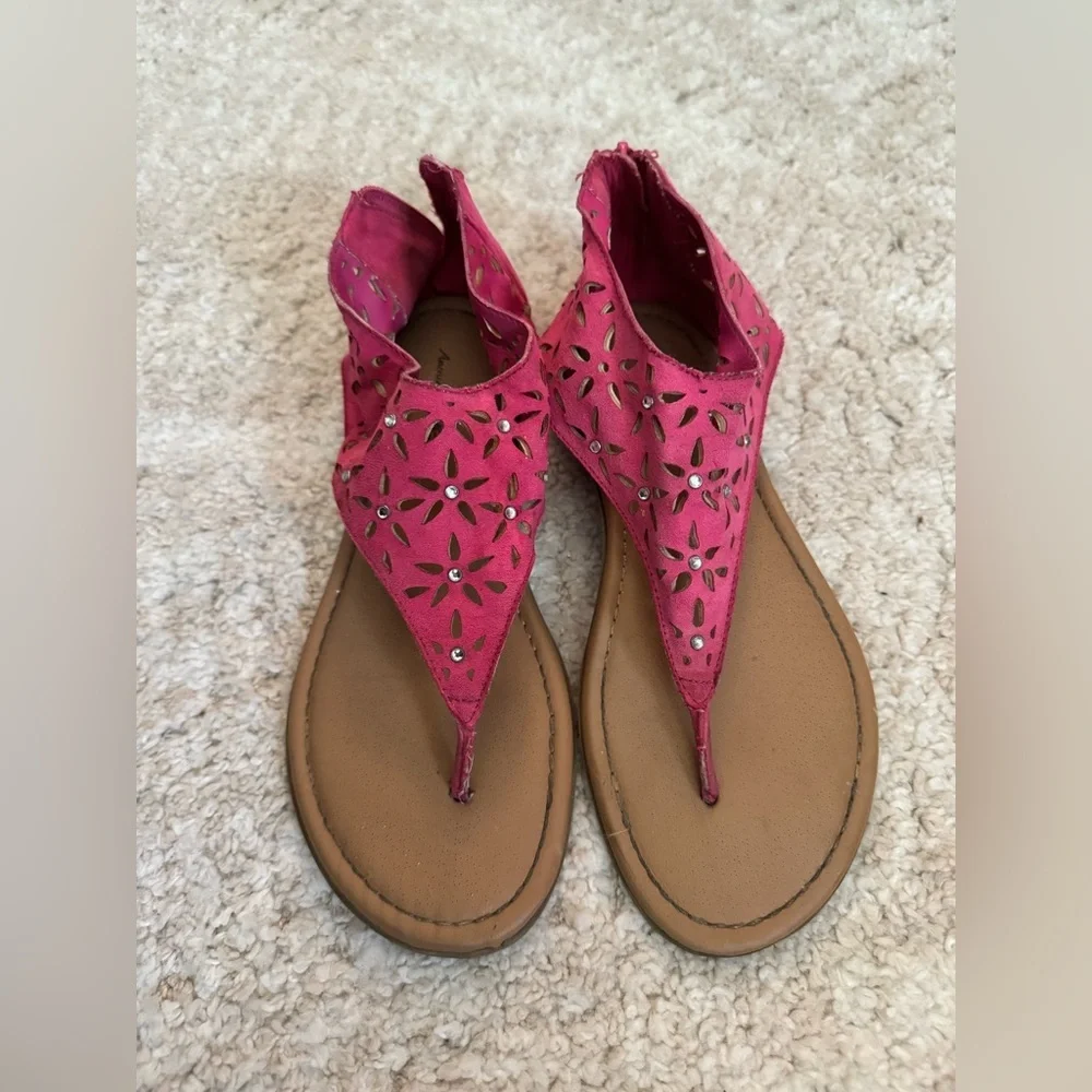 American Eagle girls laser cut rhinestone pink sandals size 3.5